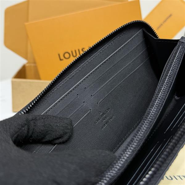 2026122105448103 310